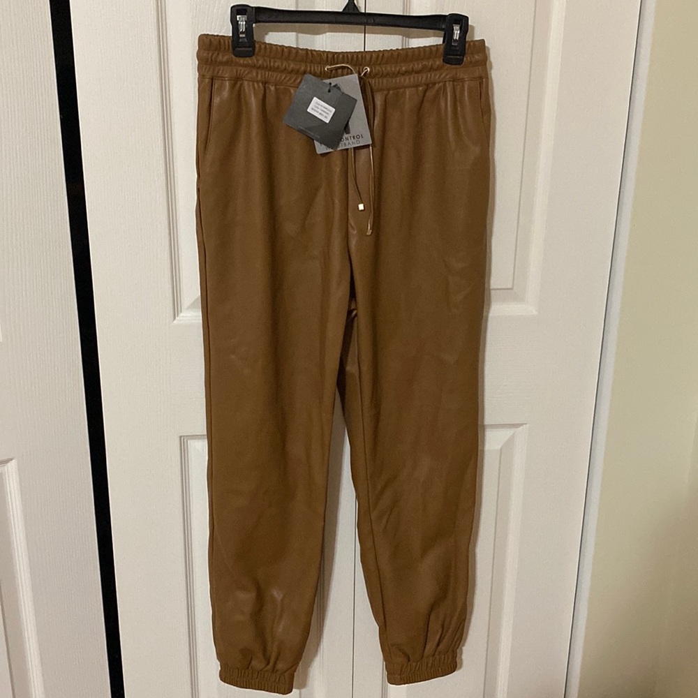Faux leather jogger M